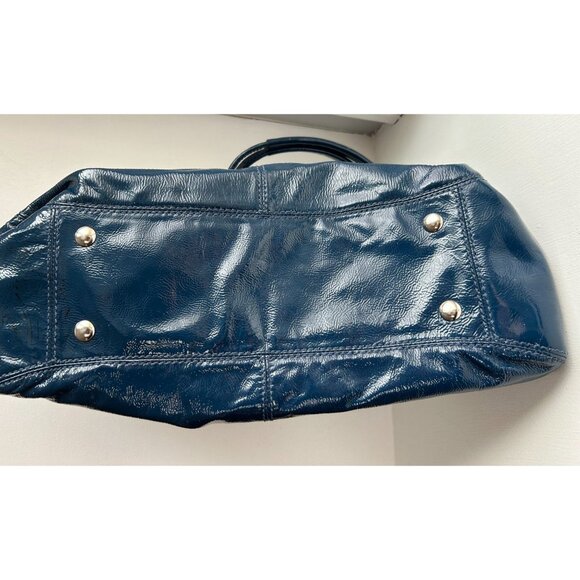 Coach Blue Patent Leather Tote Bag With Silver Turnlock & Keychain Charm - Picture 7 of 16